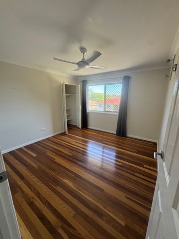 Aspley house 4 Bedroom big yard all aircons available now - Photo 4