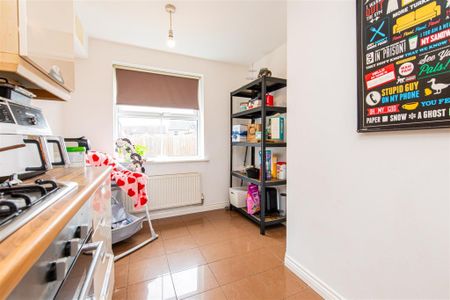 3 bed House - Mid Terrace To Let - Photo 4