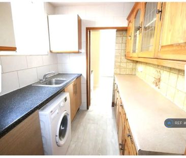 4 bedroom semi-detached house to rent - Photo 5