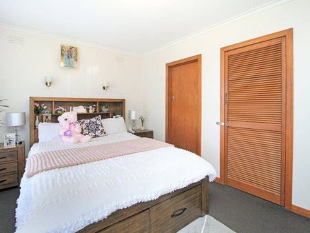 MAGIC ON MORONEY - Photo 2