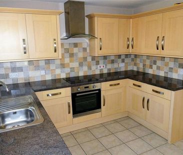 2 bedroom end of terrace house to rent - Photo 4