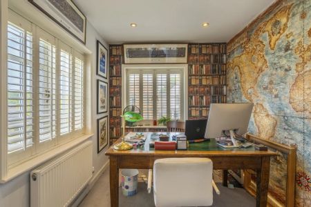 5 bedroom detached house to rent - Photo 2