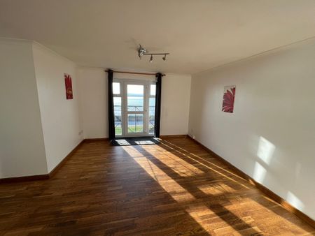 Two Bedroom Flat to Let in Grays, Essex RM17 6QG - Photo 3