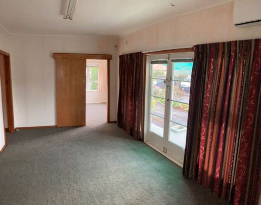 This is a solid family home located in Haultain Street, Fairfield. - Photo 1