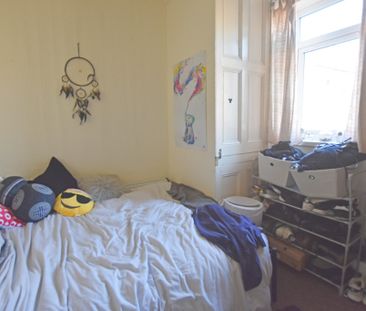 1 Bedroom Flat - Photo 2