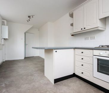 3 bedroom semi-detached house to rent - Photo 6