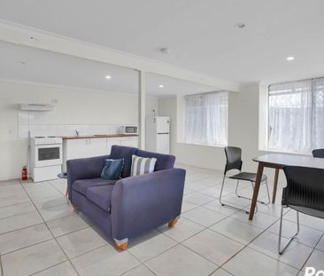 Dual Living Home! Ample Living Space in a Quiet Cul-de-sac! - Photo 1