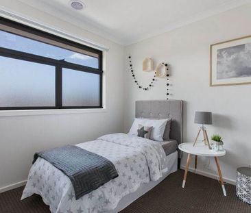 Newly Renovated 3 Bedroom Home - Photo 2