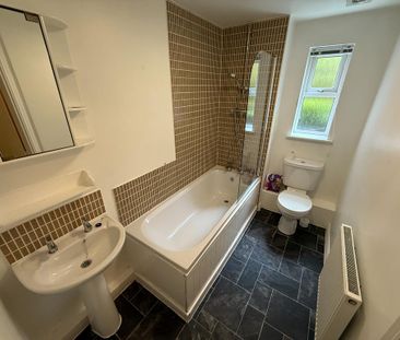 2 bedroom flat to rent - Photo 3