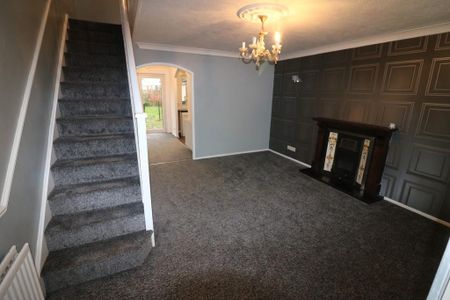 3 bedroom semi-detached house to rent - Photo 2