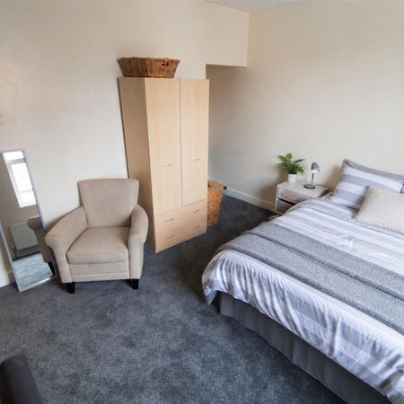 5 bedroom terraced house to rent - Photo 3
