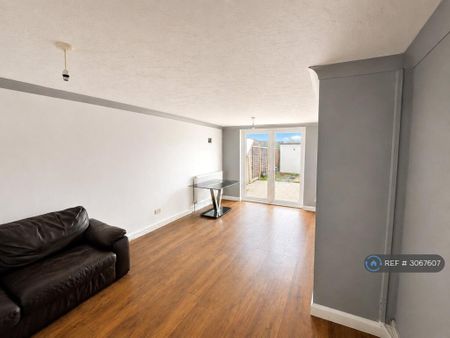 3 bedroom terraced house to rent - Photo 3