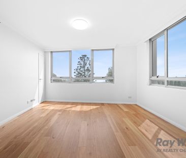 Modern Apartment With Two Balconies - Prime Chatswood Location - Photo 2