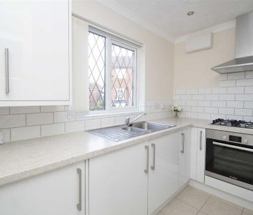 2 bedroom semi-detached house to rent - Photo 5