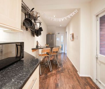 Perfectly located house on Coburn Street - Photo 2