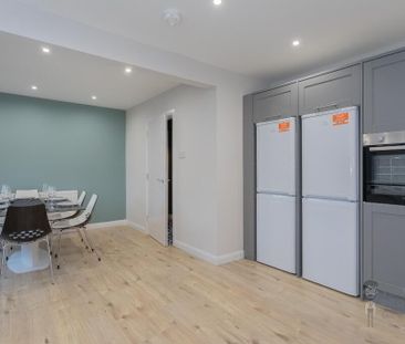 Room 2, 16 Robbs Road, Belfast, BT16 2NA - Photo 6