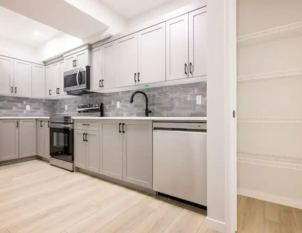 Modern 2 Bed, 1 Bath Basement Suite - Available Immediately! | Calgary - Photo 1