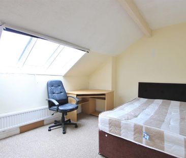 4 bedroom terraced house to rent - Photo 6