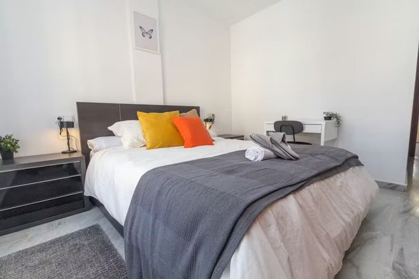 Calle Martínez de la Rosa, Málaga, Andalusia 29010 - Photo 1