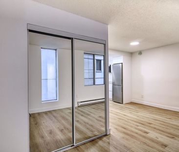2285 Saint-Mathieu Street, Montréal, QC - Photo 1