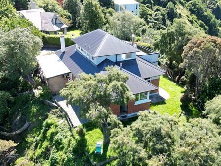 Spacious Home with Modern Comforts - Photo 2