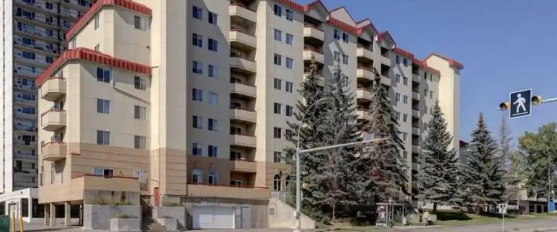 Spacious 2 Bed / 2 Bath Condo – All Utilities + Internet + Parking – $1,950 | 504 - 2011 University Dr NW, Calgary - Photo 1