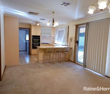THREE BEDROOM FAMILY HOME - Photo 1