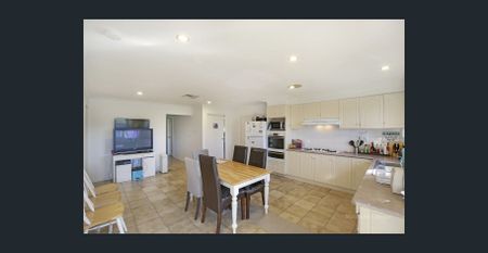 THREE ROOMS AVAILABLE - INTERNET & BILLS INCLUDED - Photo 5