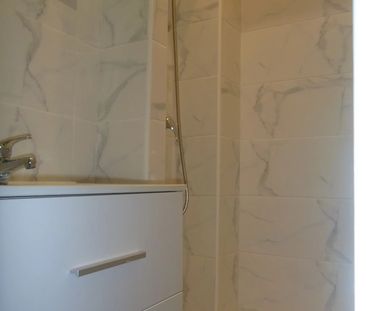 Location Appartement 2 pièces 38m² ST LAURENT DU VAR 06700 - Photo 4