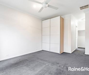 Stunning 4-bedroom house in Cranbourne East! - Photo 3