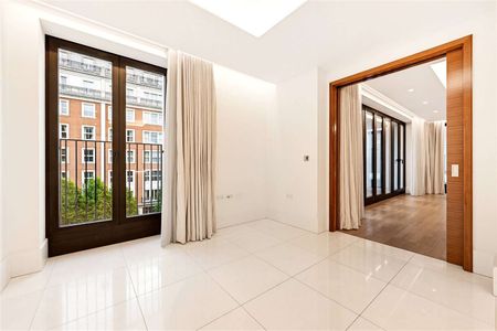Located in two buildings around a central courtyard garden, each apartment is being carefully designed by architects Squire and Partners to create exceptional London residences. - Photo 3