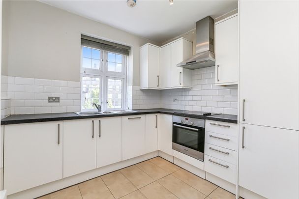 4 Bed Flat, Sandon House, SW2 - Photo 1