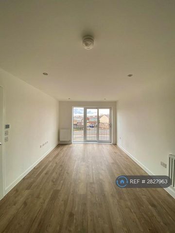 2 bedroom flat to rent - Photo 2