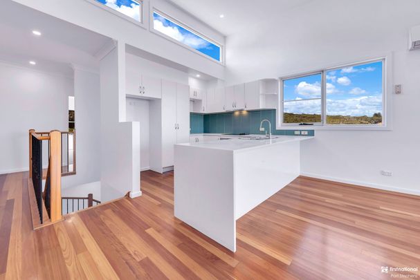 Modern three bedroom duplex with stunning water views - Photo 1