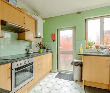 Room in a Shared House, Malmesbury Place, SO15 - Photo 3