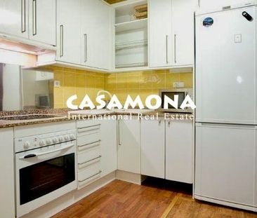 Charming 1 bedroom Apartment with 2 balconies in the Central District of Raval - Photo 1