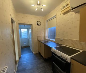 3 bedroom semi-detached house to rent - Photo 6