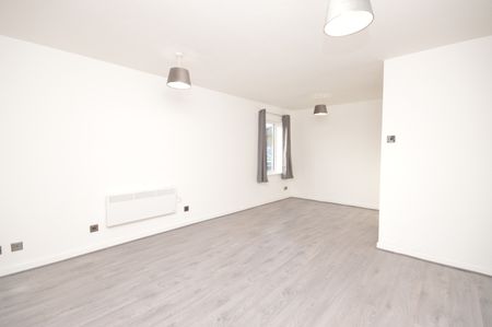 2 Bed Flat, Springfield Court, IG1 - Photo 2