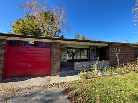For Lease - 716 Lake Drive, Georgina, Ontario - Photo 1