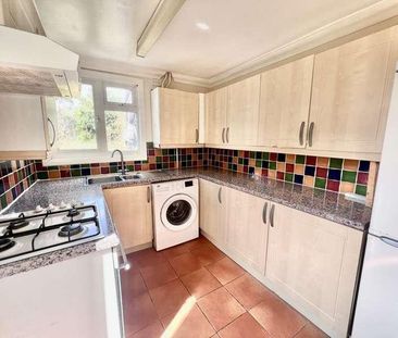 Queens Road, Farnborough, GU14 - Photo 5