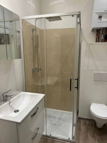 Gelijkvloers studio / volledig vernieuwd / goede ligging - Foto 3