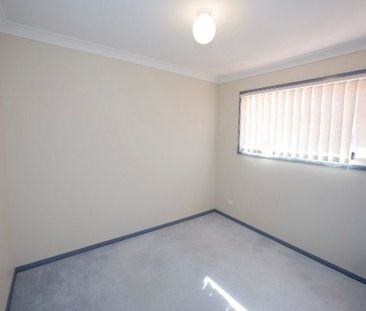 Modern 3 Bedroom Townhouse in Secure Gated Complex - Walk to Train - Photo 4