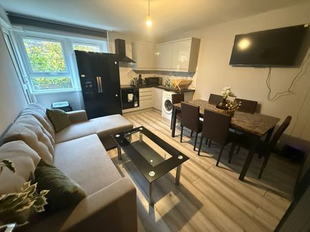 3 Bed Flat, Hind Grove, E14 - Photo 2