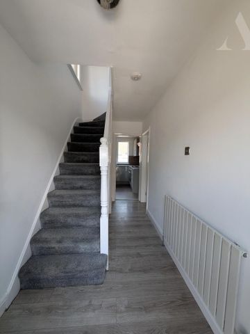 3 bedroom semi-detached house to rent - Photo 3