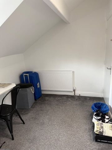 Room in a Shared House, Burley Road, LS4 - Photo 3