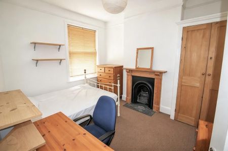 5 bedroom end of terrace house to rent - Photo 4