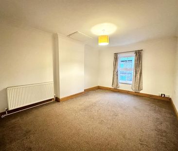 2 bedroom end of terrace house to rent - Photo 4