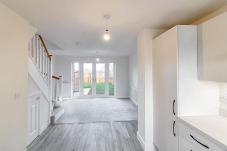 2 Bedroom House - Terraced - Photo 4