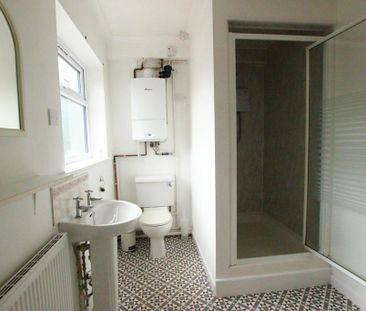 4 bedroom semi-detached house to rent - Photo 5