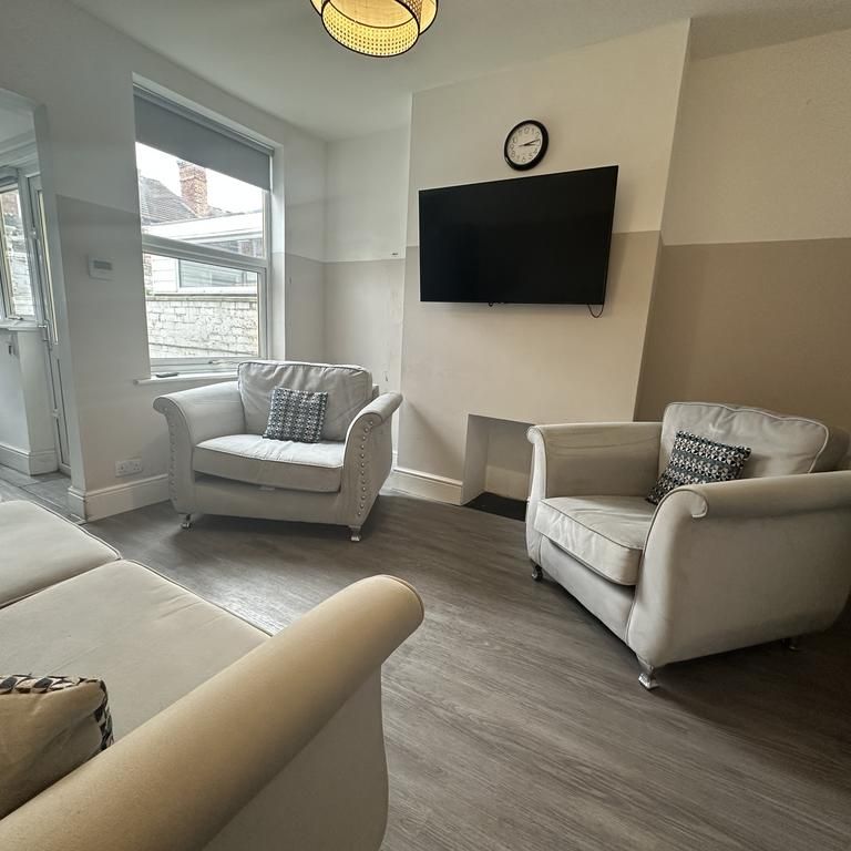 4 bedroom terraced house to rent - Photo 1